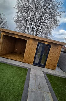 10ft x10 ft Garden room with additional 8ft x10 ft enclosed seating area